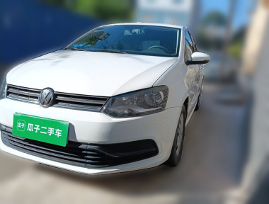 Volkswagen Polo 2015 car image 