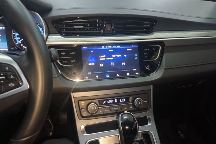 GEELY Emgrand 2019 car image #13