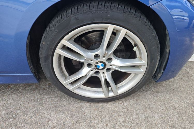 BMW 3 Series 2019 car image #9