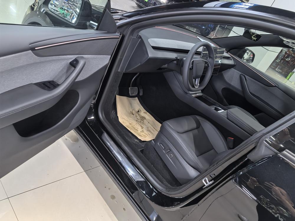 Tesla Model Y 2026 #16 Tesla Model Y 2026 car image #16
