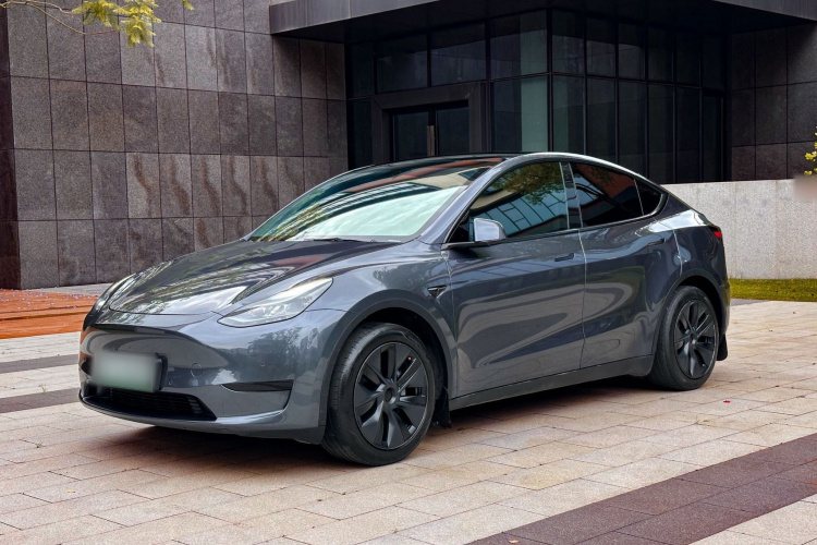 Tesla Model Y 2023 #2 Tesla Model Y 2023 car image #2