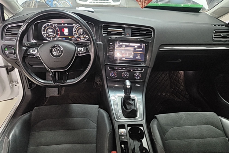Volkswagen Golf 2020 car image #11