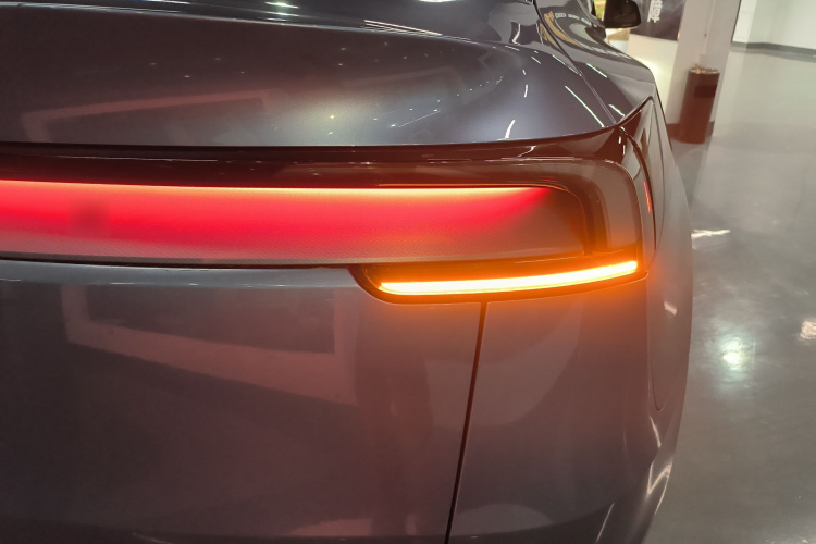 Tesla Model Y 2025 #8 Tesla Model Y 2025 car image #8
