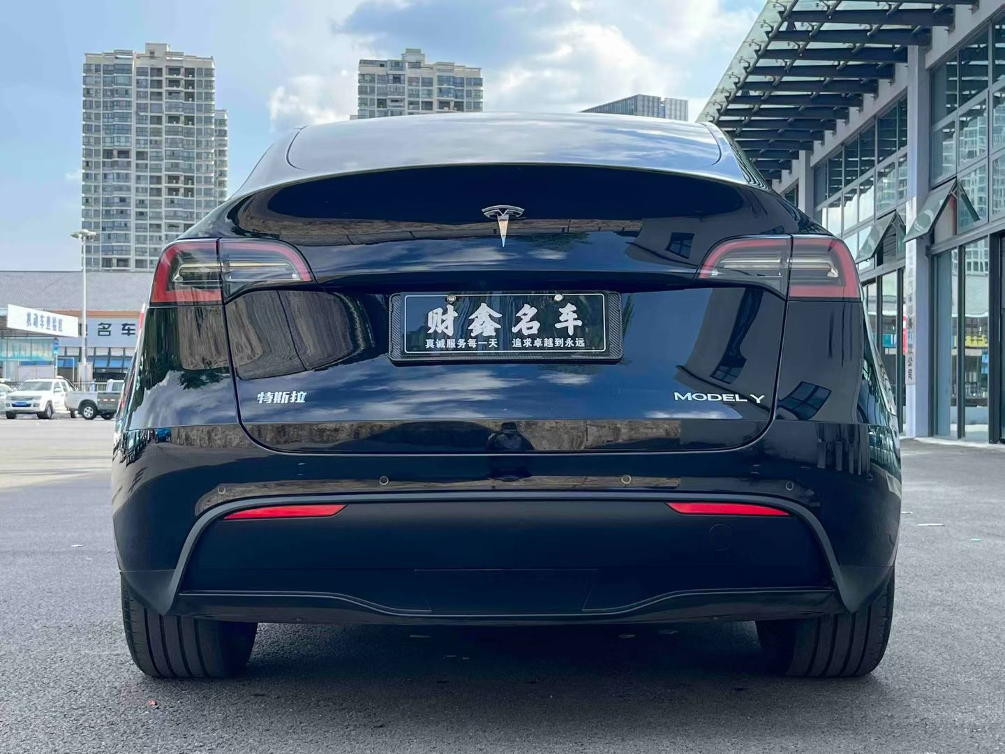 Tesla Model Y 2024 #7 Tesla Model Y 2024 car image #7