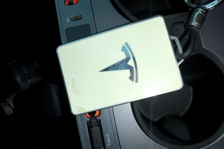 Tesla Model Y 2023 car image #9