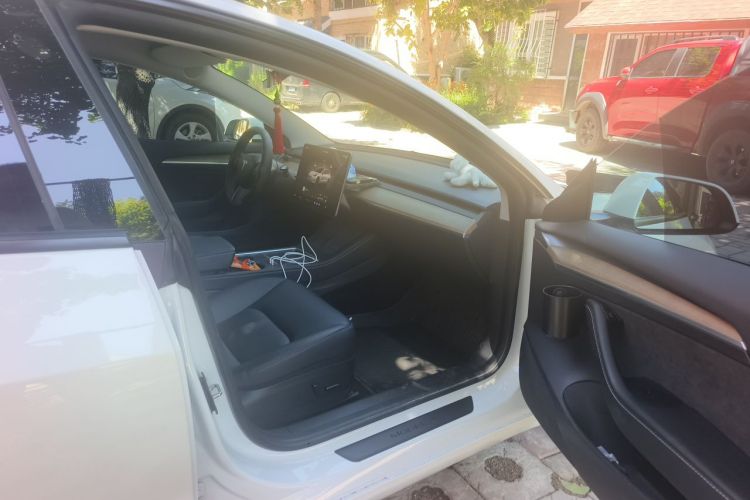 Tesla Model 3 2023 car image #27