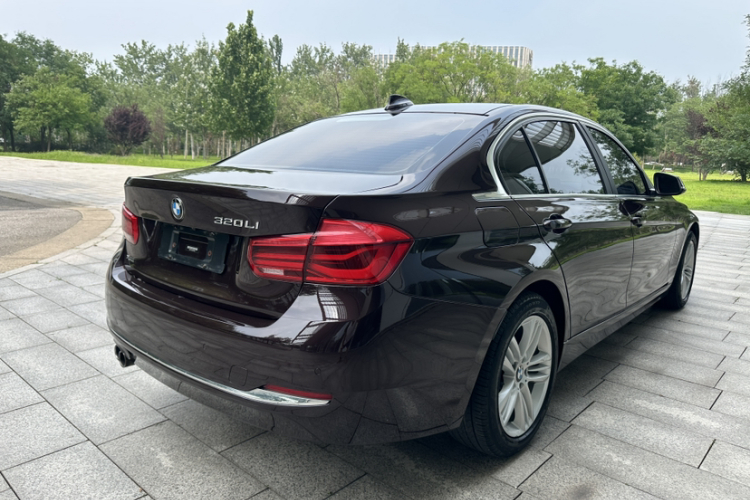 BMW 3 Series 2017 #7 BMW 3 Series 2017 car image #7