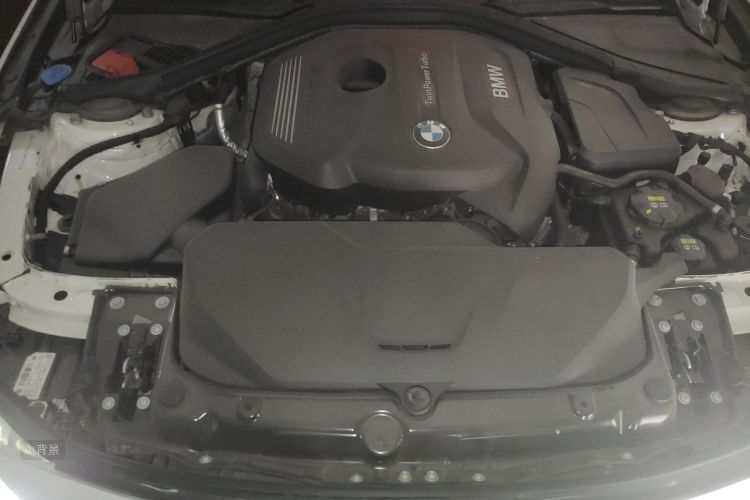BMW 3 Series 2018 car image #22