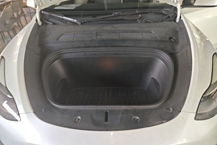 Tesla Model Y 2021 car image #20
