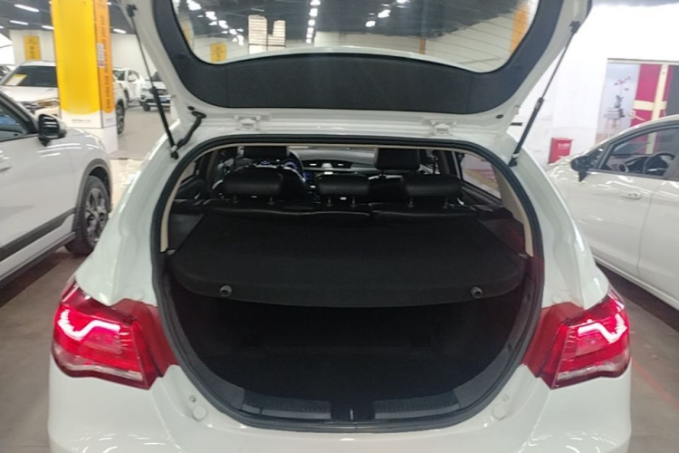 GEELY Emgrand 2017 #21 GEELY Emgrand 2017 car image #21