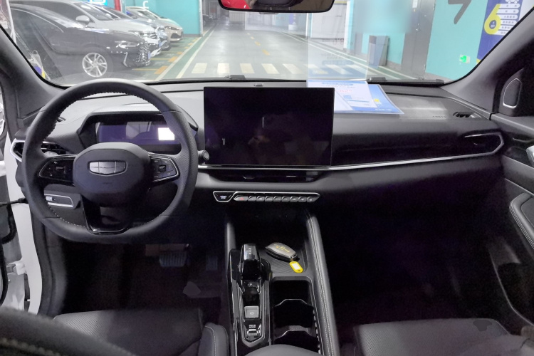 GEELY Coolray 2025 car image #11