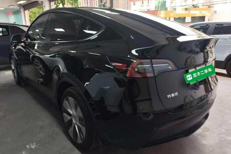 Tesla Model Y 2022 #5 Tesla Model Y 2022 car image #5