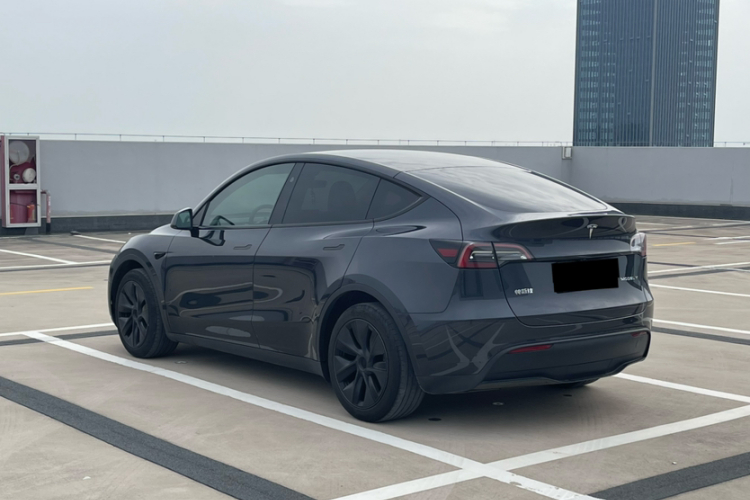 Tesla Model Y 2024 #5 Tesla Model Y 2024 car image #5