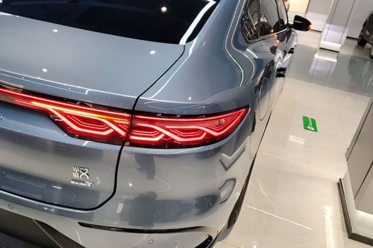 BYD Han 2025 car image #8