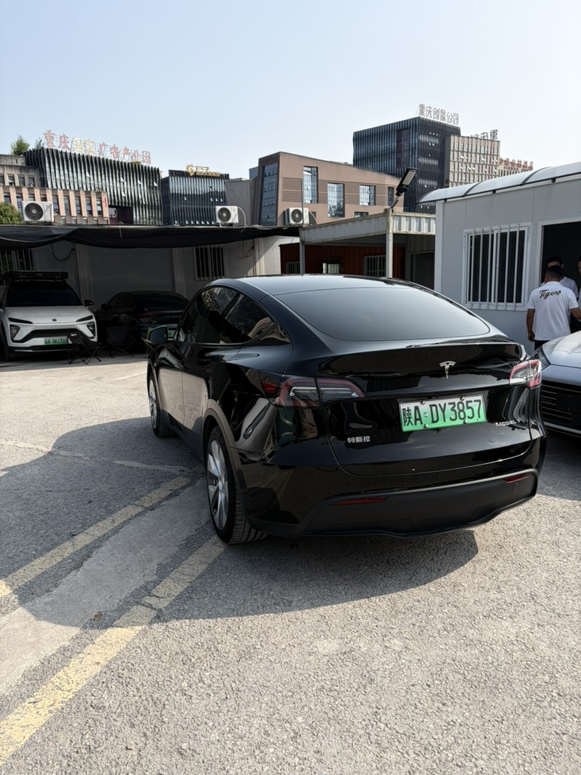 Tesla Model Y 2022 #6 Tesla Model Y 2022 car image #6
