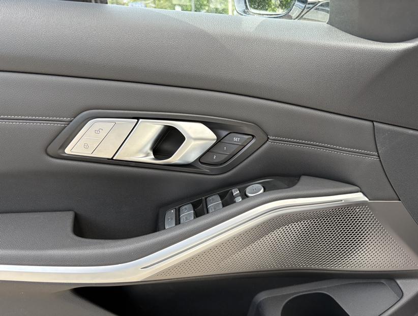 BMW 3 Series 2019 #15 BMW 3 Series 2019 car image #15