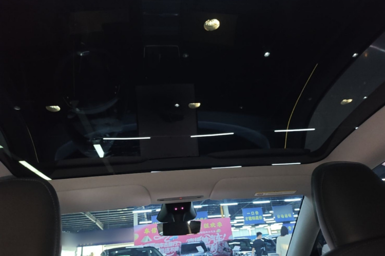 Tesla Model Y 2025 #20 Tesla Model Y 2025 car image #20