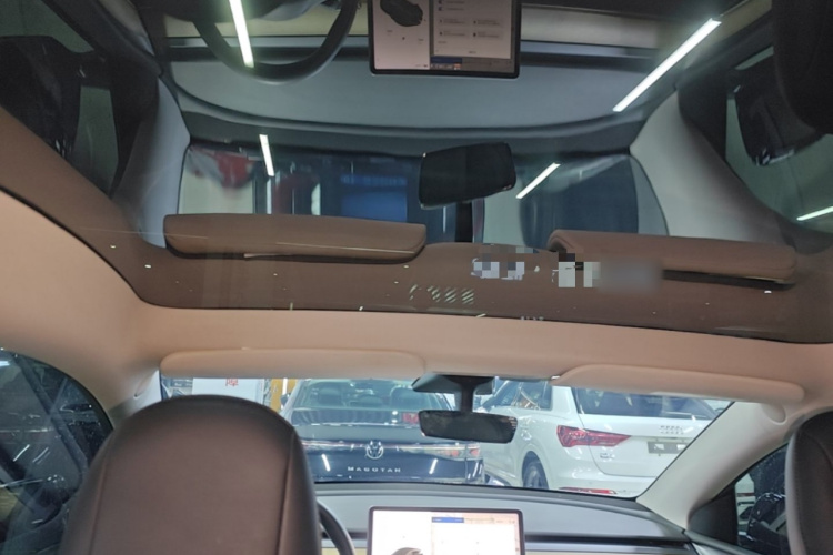 Tesla Model Y 2021 immagine di auto #18