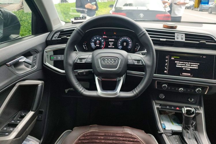 Audi Q3 2020 car image #12