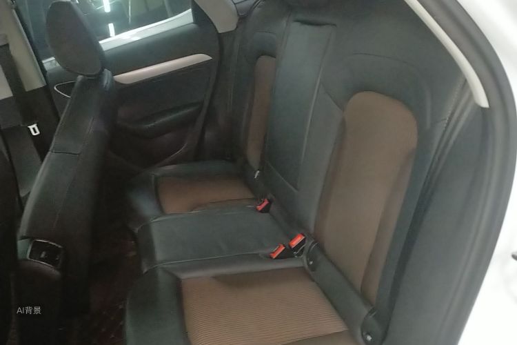 Audi Q3 2019 car image #19