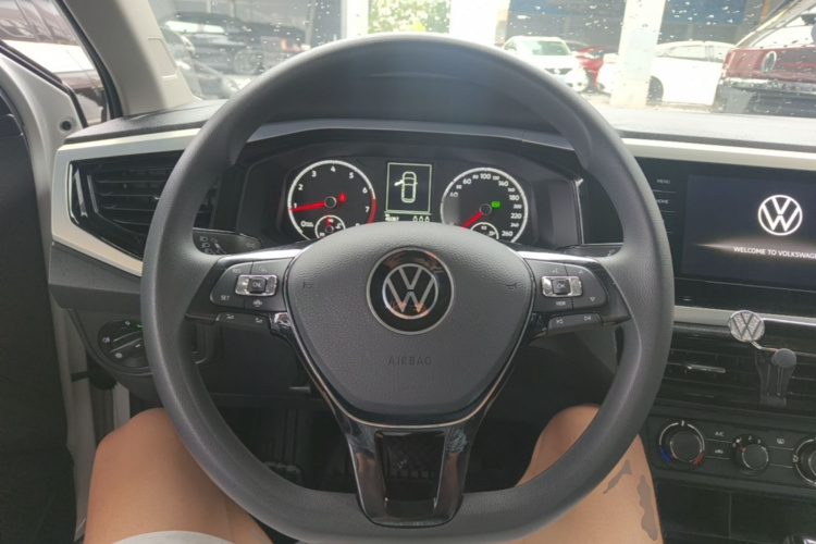 Volkswagen Polo 2021 car image #15