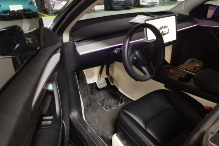 Tesla Model Y 2024 #16 Tesla Model Y 2024 car image #16