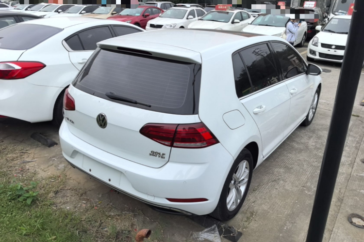 Volkswagen Golf 2018 car image #5