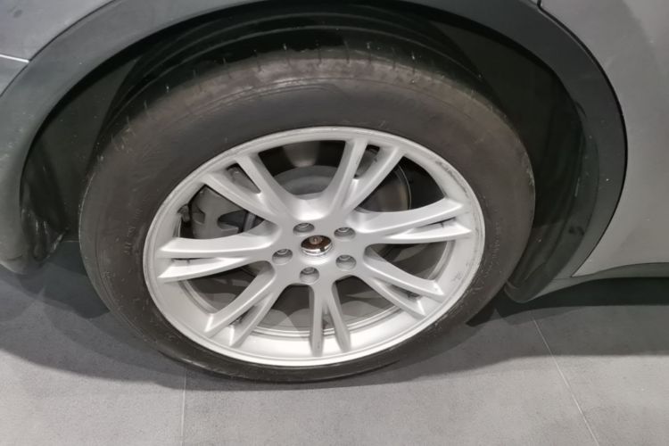 Tesla Model Y 2022 car image #10
