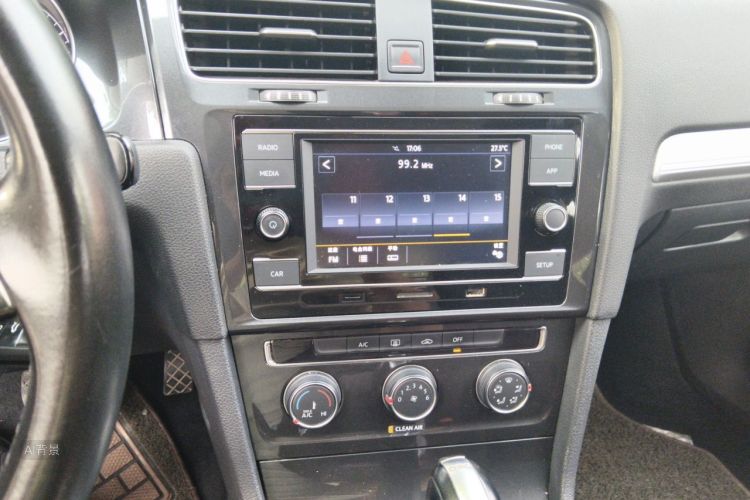 Volkswagen Golf 2018 car image #15