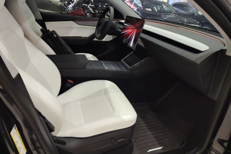 Tesla Model Y 2025 #24 Tesla Model Y 2025 immagine di auto #24