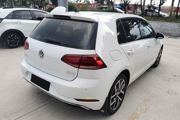 Volkswagen Golf 2020 car image #5