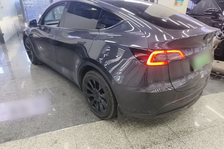 Tesla Model Y 2024 #5 Tesla Model Y 2024 car image #5