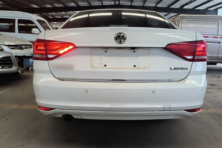 Volkswagen Lavida 2017 car image #6