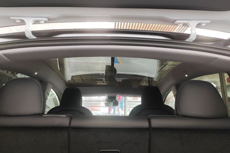 Tesla Model Y 2025 #20 Tesla Model Y 2025 car image #20