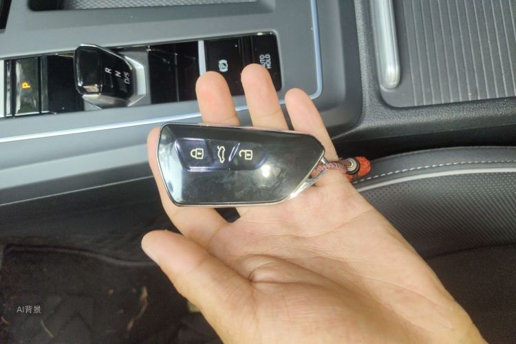 Volkswagen Golf 2023 car image #10