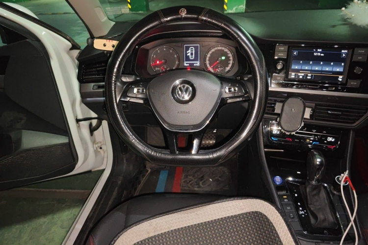 Volkswagen Bora 2020 car image #15