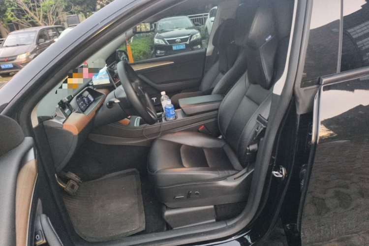Tesla Model Y 2021 car image #18