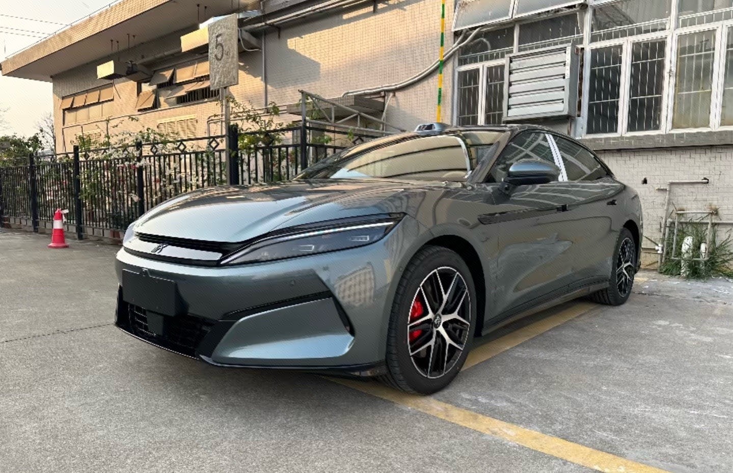 BYD HanL 2025 BYD HanL 2025 car image