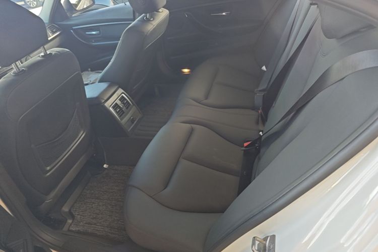BMW 3 Series 2017 car image #13