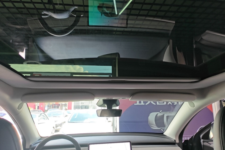 Tesla Model Y 2024 car image #18