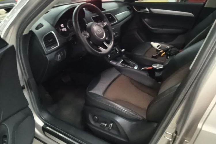Audi Q3 2019 immagine di auto #16