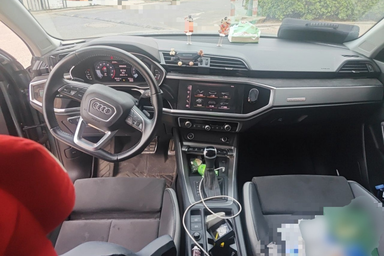 Audi Q3 2021 car image #7