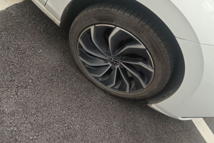 Volkswagen Golf 2021 car image #9
