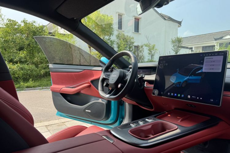 MI SU7 2025 immagine di auto #9