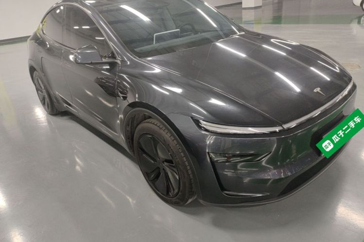 Tesla Model Y 2025 #4 Tesla Model Y 2025 car image #4