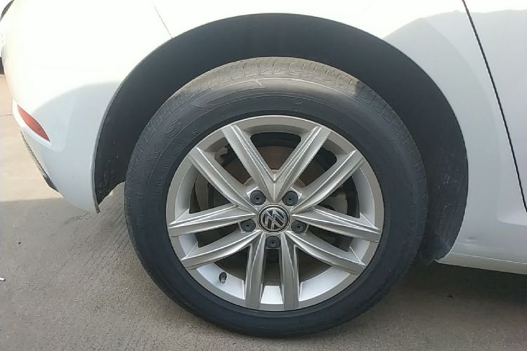 Volkswagen Golf 2019 car image #10