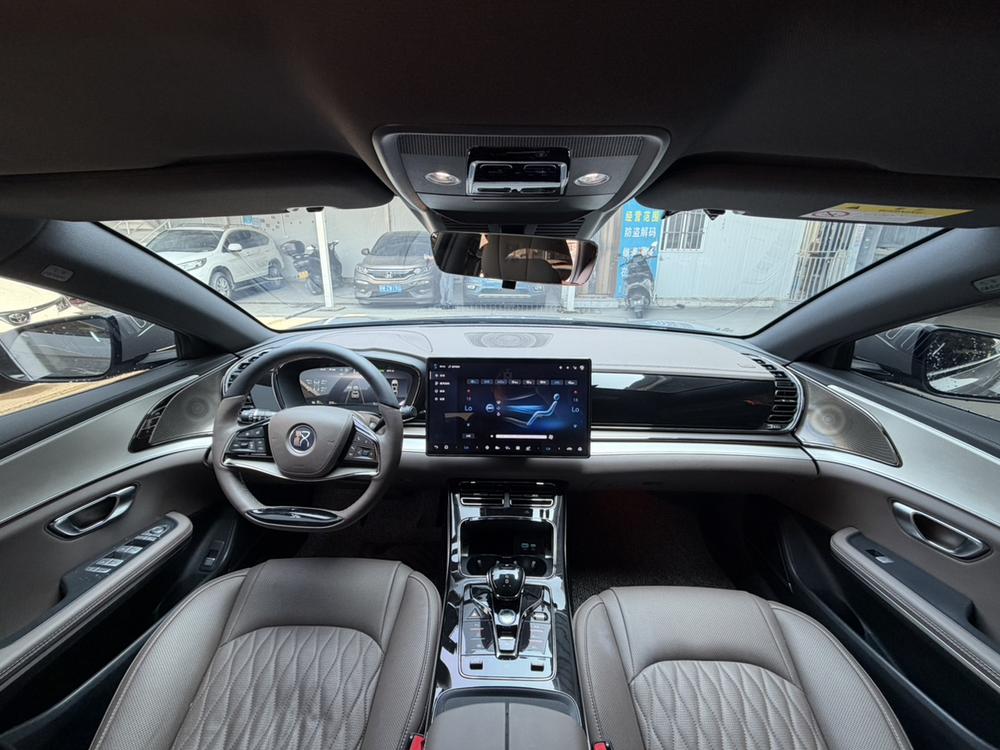 BYD Han 2025 #6 BYD Han 2025 car image #6