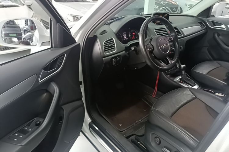 Audi Q3 2016 car image #16