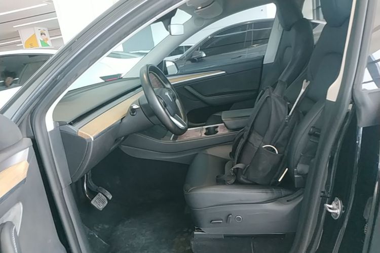 Tesla Model Y 2023 car image #15