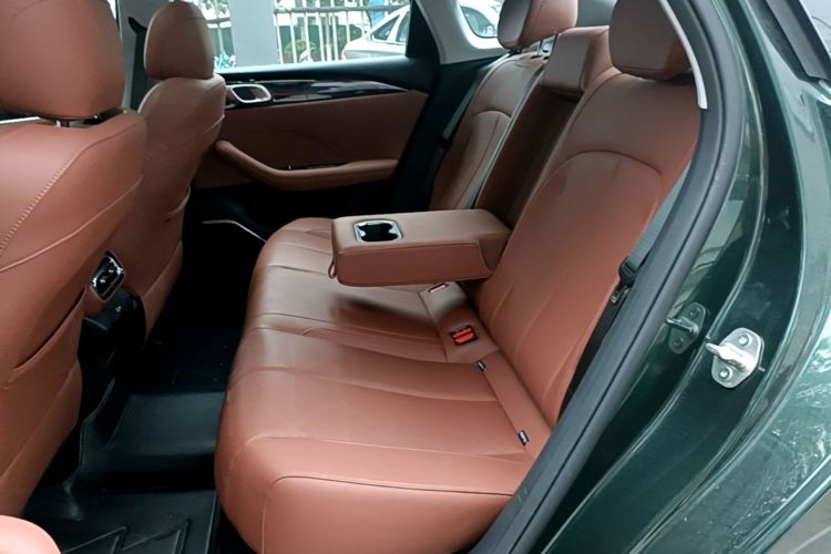 GEELY Emgrand 2025 #17 GEELY Emgrand 2025 car image #17